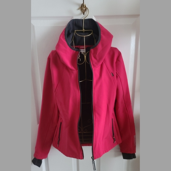 Bench Soft Shell Jacket with Attached Hood - Picture 9 of 10